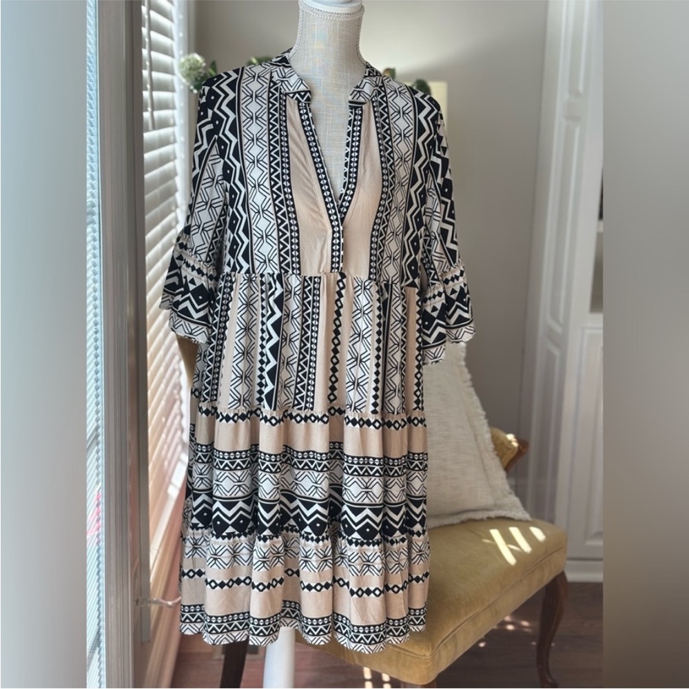 Easel Geometric Pattern Tiered Dress. Women’s Sz-M. Bell Sleeve | Black | Taupe